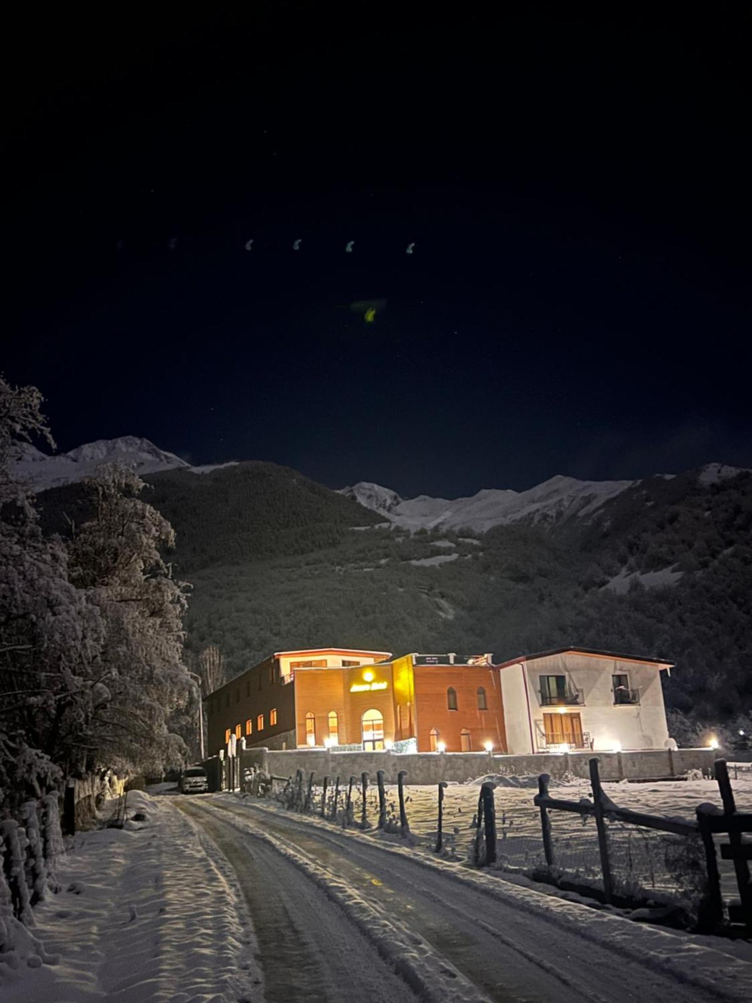 Anne'S Hotel In Mestia Luaran gambar